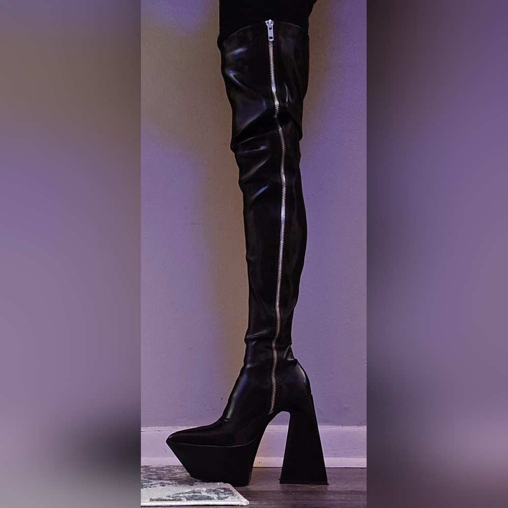 Future Trippin' Thigh High Boots - Size 5 Womens